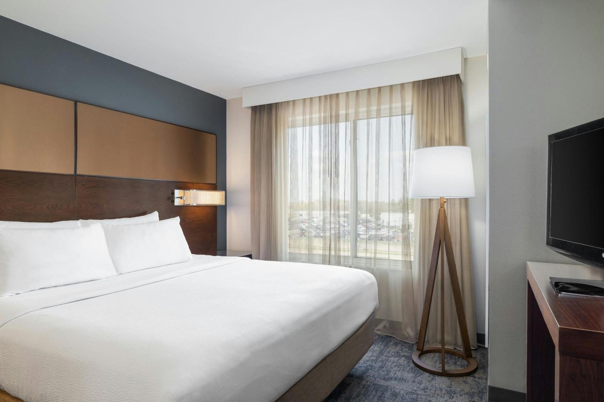 Hotel By Marriott Champaign